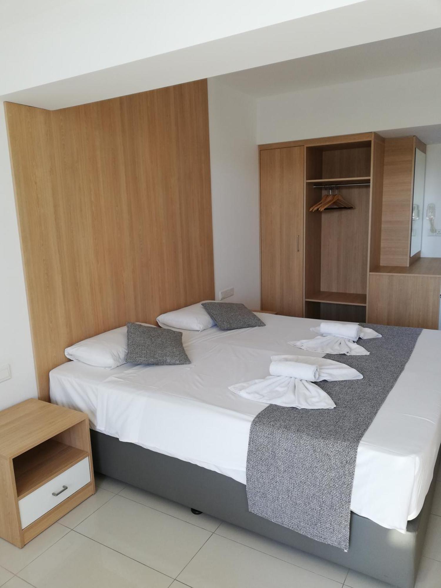 Joy Hotel Apts Айя Напа Екстериор снимка